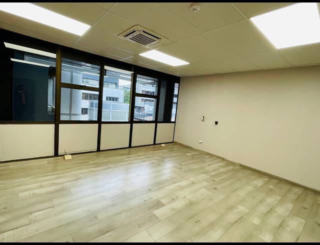 712M² OFFICE TO LET IN SANDTON CENTRAL